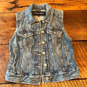 Cute express denim vest!